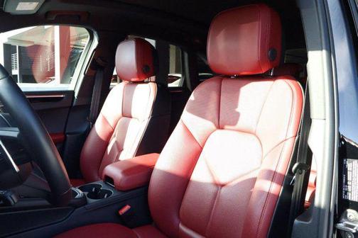 2025 Porsche Macan AWD