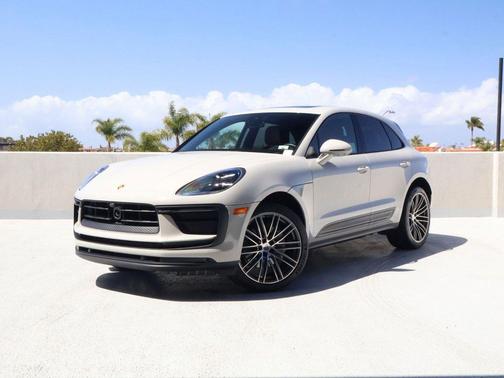 Chalk 2023 Porsche Macan Macan