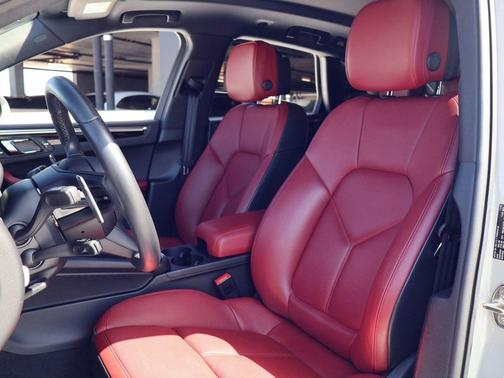 Chalk 2023 Porsche Macan Macan