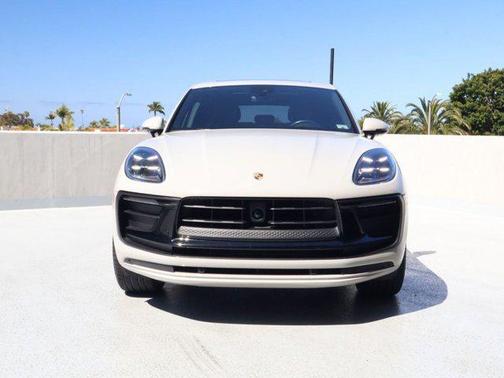 Chalk 2023 Porsche Macan Macan