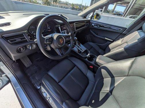 2025 Porsche Macan AWD