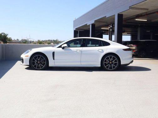 2022 Porsche Panamera 4