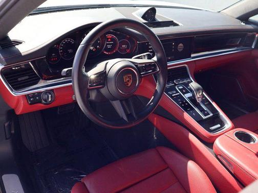 2022 Porsche Panamera 4