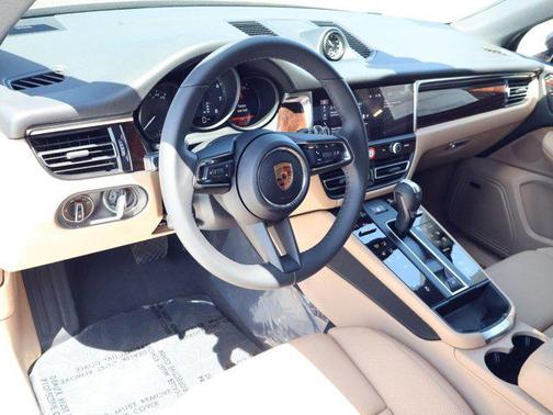 Copper Ruby Metallic 2026 Porsche Macan Macan