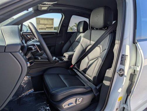 2025 Porsche Macan S