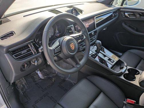 2025 Porsche Macan S