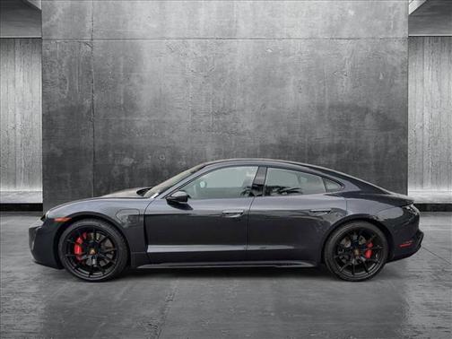 2022 Porsche Taycan GTS