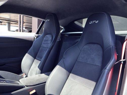 2016 Porsche Cayman GT4