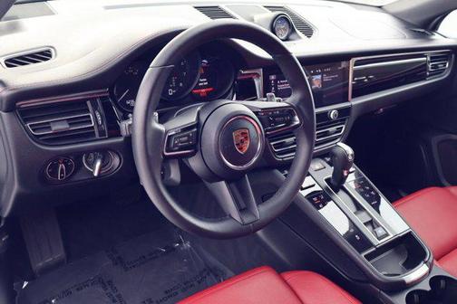 2025 Porsche Macan AWD