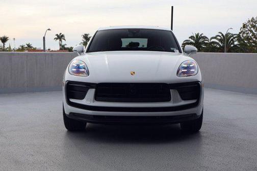 2025 Porsche Macan AWD
