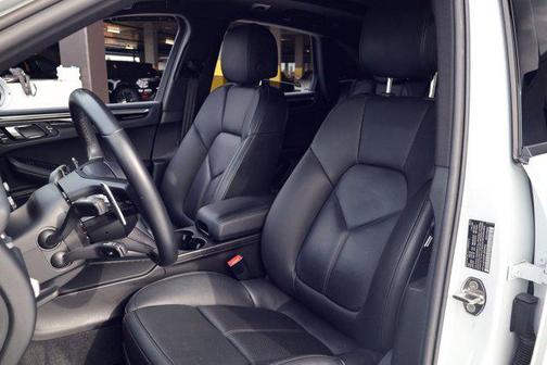 2023 Porsche Macan AWD