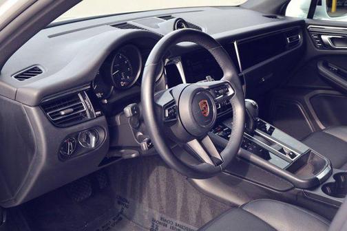 2023 Porsche Macan AWD