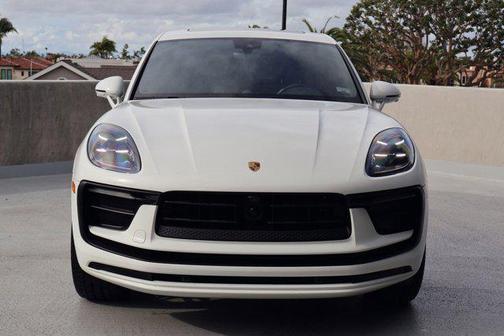 2023 Porsche Macan AWD