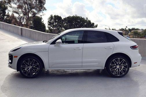 2023 Porsche Macan AWD
