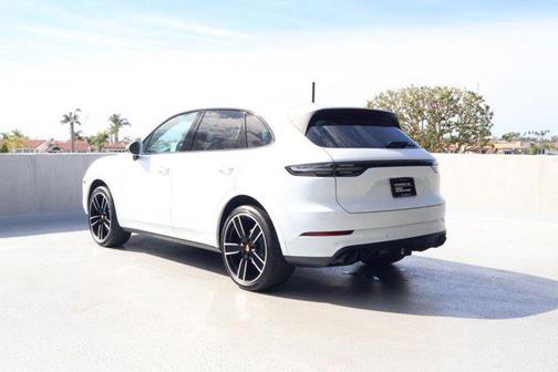 2023 Porsche Cayenne Platinum Edition