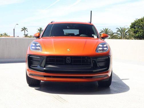 Papaya Metallic 2025 Porsche Macan Macan