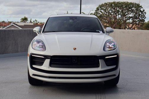 2025 Porsche Macan AWD