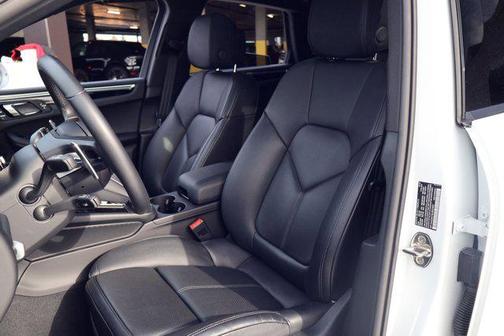 2025 Porsche Macan AWD