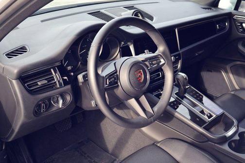 2025 Porsche Macan AWD