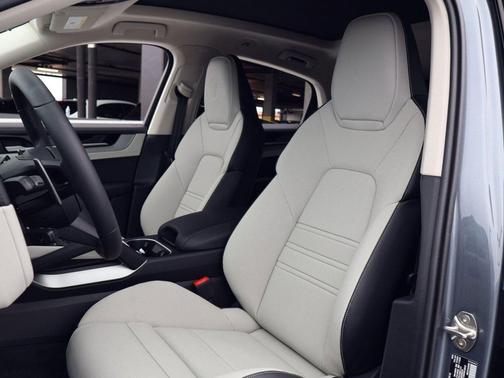 Vanadium Grey Metallic 2026 Porsche Cayenne Cayenne