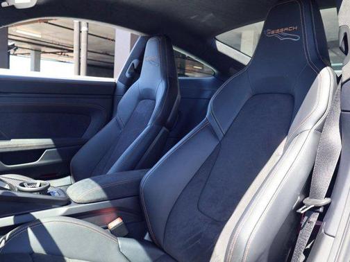 Oak Green Metallic Neo 2026 Porsche 911 GT3