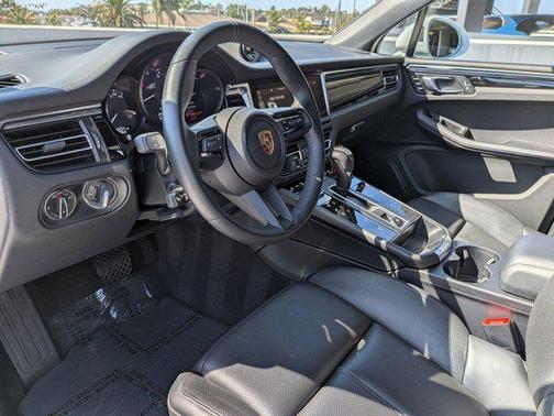 2024 Porsche Macan AWD