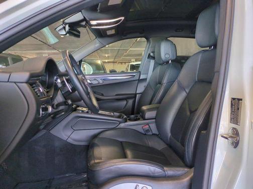 2023 Porsche Macan AWD