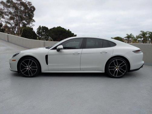 2022 Porsche Panamera 4