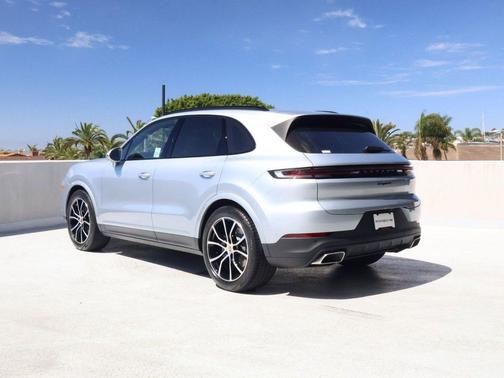 Dolomite Silver Metallic 2026 Porsche Cayenne Cayenne