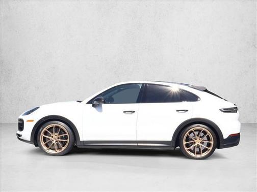 Carrara White Metallic 2022 Porsche Cayenne Turbo GT