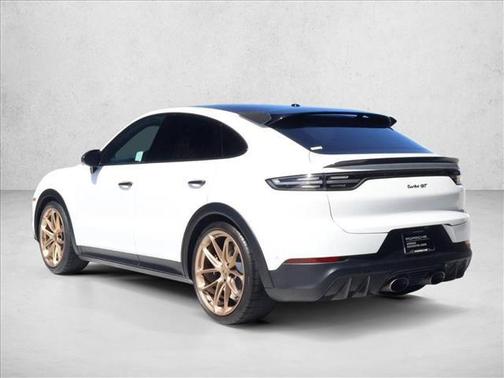 Carrara White Metallic 2022 Porsche Cayenne Turbo GT