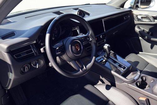 2025 Porsche Macan AWD