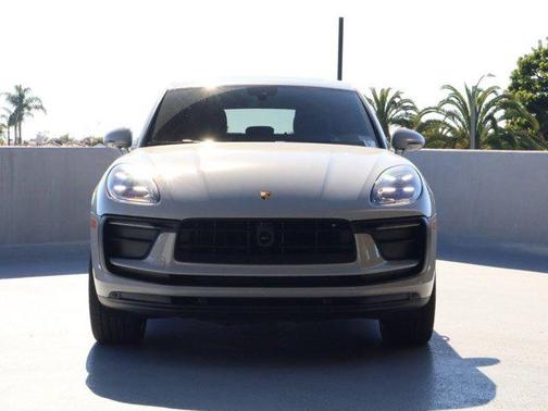 2025 Porsche Macan AWD