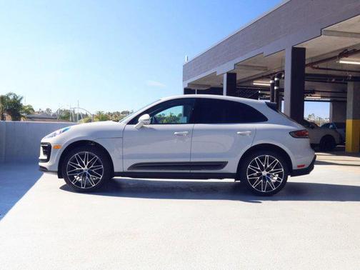 2025 Porsche Macan AWD