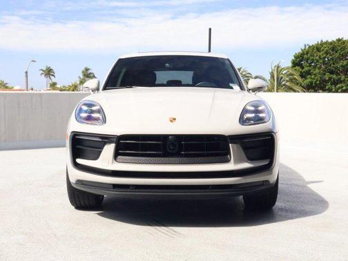 Chalk 2025 Porsche Macan Macan