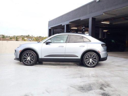 Dolomite Silver Metallic 2025 Porsche Macan Macan Electric