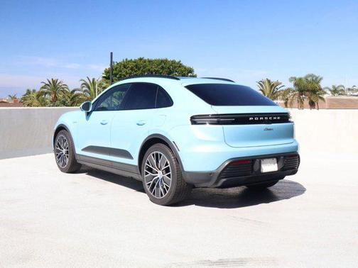 Frozen Blue Metallic 2025 Porsche Macan Macan Electric