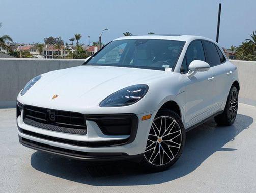 2025 Porsche Macan AWD