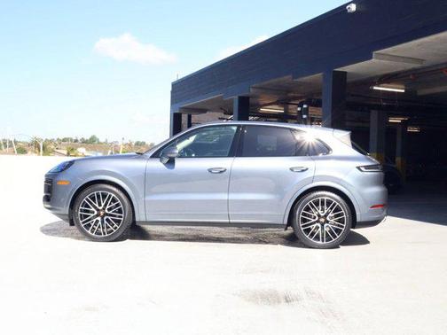 Vanadium Grey Metallic 2026 Porsche Cayenne Cayenne