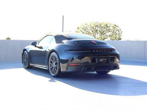 2025 Porsche 911 Carrera