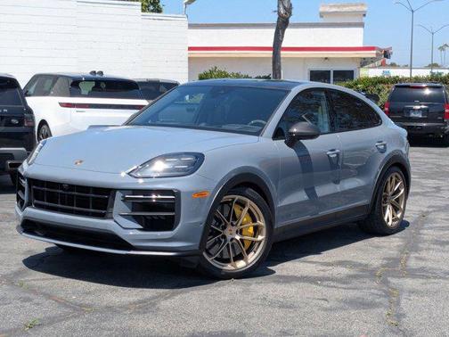 Algarve Blue Metallic 2025 Porsche Cayenne Turbo GT