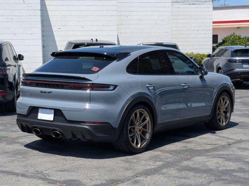 Algarve Blue Metallic 2025 Porsche Cayenne Turbo GT