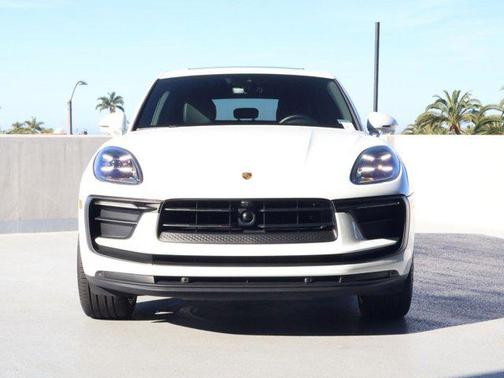 2025 Porsche Macan AWD