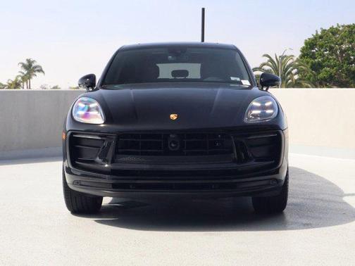 2025 Porsche Macan AWD