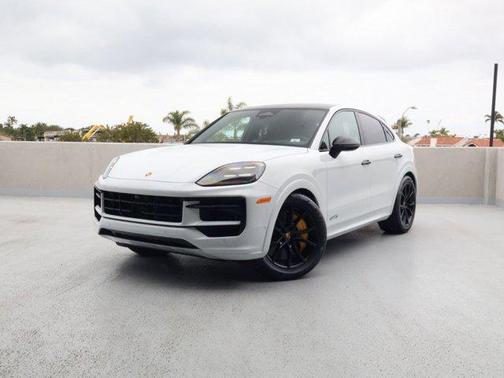 Carrara White Metallic 2026 Porsche Cayenne GTS