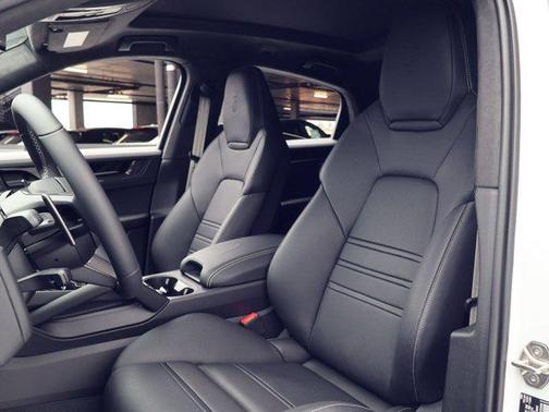 Carrara White Metallic 2026 Porsche Cayenne GTS