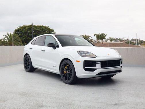 Carrara White Metallic 2026 Porsche Cayenne GTS