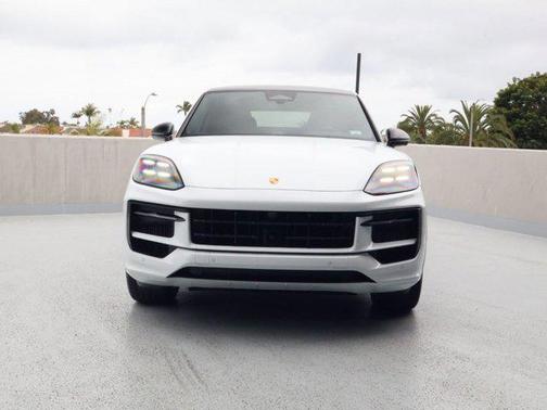 Carrara White Metallic 2026 Porsche Cayenne GTS