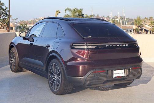 2025 Porsche Macan 4