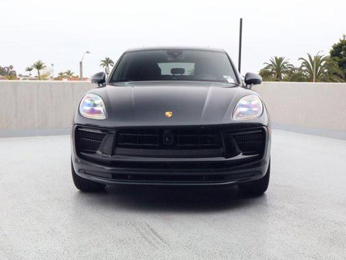 Volcano Grey Metallic 2026 Porsche Macan Macan
